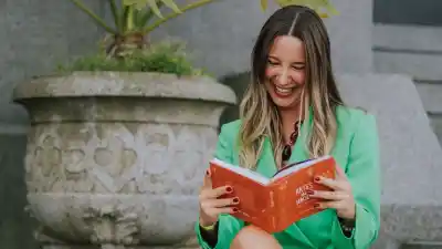 Un libro rosarino que nació como tesina y ahora viaja a Madrid: los siete oficios que lo hicieron posible