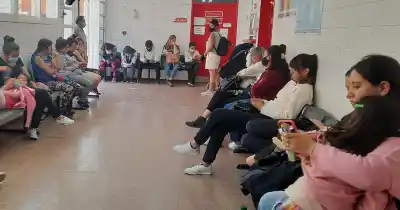 Cumpleaños de 18 en San Carlos: bailaban en el patio y un joven terminó con un cuchillo clavado en el pecho