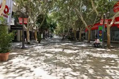 Feriado del 12 de octubre: el microcentro no abre y los colectivos funcionan con grilla de domingo