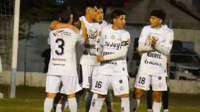 Zapla no perdonó en La Tablada: tres goles que dejan la serie casi liquidada