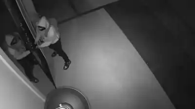 Le robó 100 mil pesos y cuatro sillas a su ex, pero se olvidó algo que lo delata