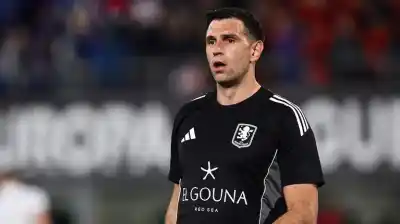 Un dolor inesperado en la entrada en calor del Aston Villa pone en alerta a la Selección argentina
