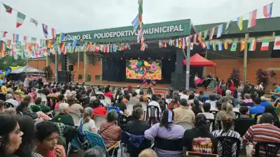 La lluvia amenazó la fiesta de Jardín América, pero una noche lo cambió todo