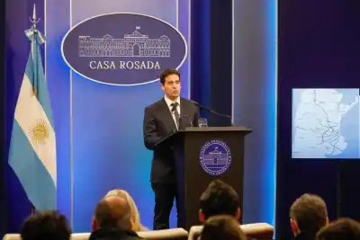 Ravier redobla la apuesta: pidió mantener la motosierra y ya habla de una reforma tributaria