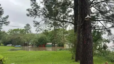 El río Paraná crece y corta los pasos a Paraguay: tres cruces quedaron sin servicio