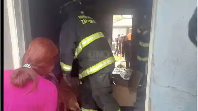 Un incendio en Nueva Pompeya: el fuego lo alcanzó y terminó internado