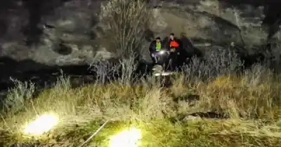 El arroyo creció en plena madrugada y un caminante quedó atrapado en el Cañadón