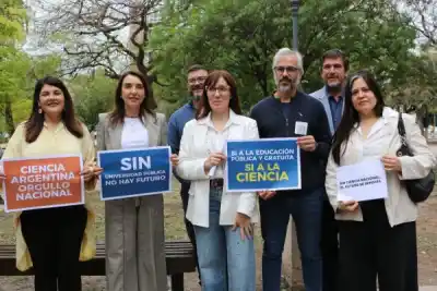 Treinta stands de ciencia en Plaza Libertad y un pedido que incomoda: "Dejen de ajustar"