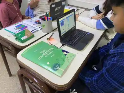 Docentes de nueve localidades neuquinas se capacitan en IA y robótica: dónde y cuándo