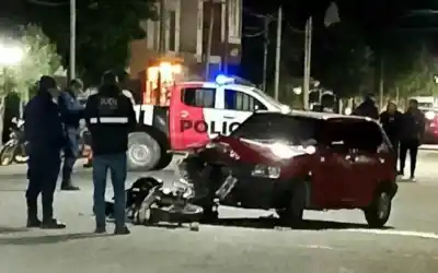 Santa María: un motociclista terminó en el hospital tras chocar frente a la EPET N° 5