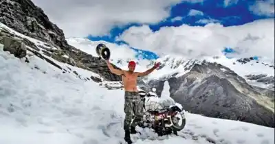A San Juan llega la moto que dio la vuelta a Latinoamérica: nadie podrá creer cómo está por dentro