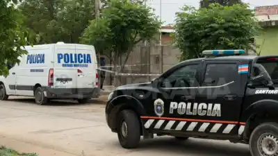 Su hermano entró a la casa y la encontró boca abajo en una habitación: el dato que complica a la pareja
