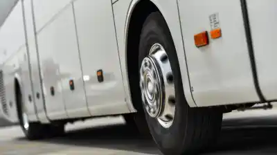 Un mecánico cambió la rueda en la banquina y un colectivo le pasó por encima del pie: la Justicia falló 12 años después