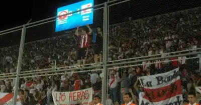Forcejeó con una agente para sacarle el arma y quedó detenido: el ex River que jugó en el Bicentenario