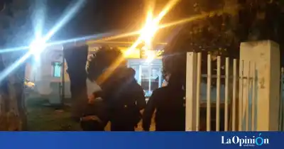 Rompió la vidriera de un local en Las Heras y terminó escondido en la Escuela Industrial