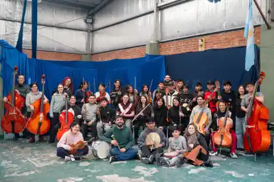 La orquesta del Bajo Flores que tocó ante el Papa y ahora espera su visita a la Argentina