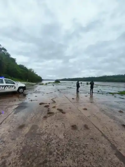 La crecida del río Paraná dejó varados los cruces a Paraguay y Brasil en Misiones