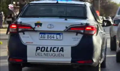 Balearon en la cabeza a un conductor en Centenario: la bala quedó alojada y hay un segundo herido a pocas cuadras