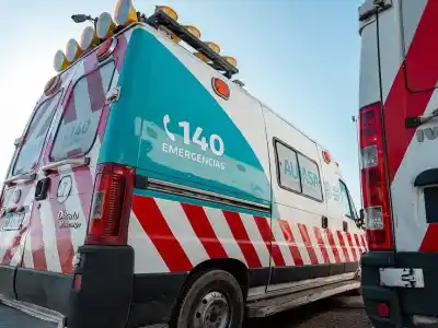 Ruta 2: un auto y una moto chocaron a la altura del km 42 y el operativo terminó con un saldo que nadie esperaba
