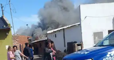 Las Heras: un incendio en una casa terminó con una joven muerta y su novio internado