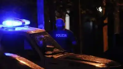 Lo llamaron desde la calle y lo esperaban encapuchados: la madrugada violenta en Roldán