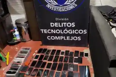 Entrás a una casa de Saavedra y encontrás 61 celulares: la actividad que escondía adentro