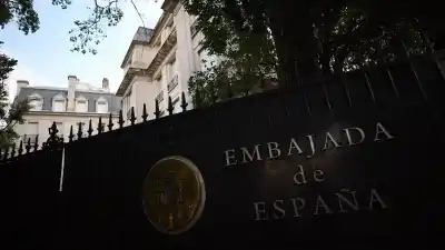Podían votar en España, pero el Tribunal Supremo les cerró la puerta a 163.000 nacionalizados