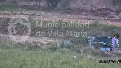 La cámara lo captó tirando basura en plena calle y ahora deberá rendir cuentas