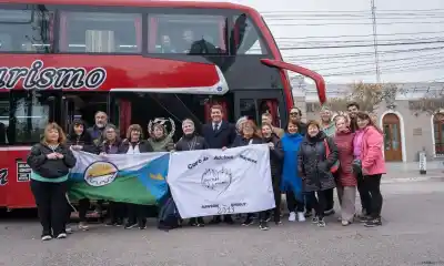 30 abuelos de Rawson viajan a Santa Fe con un objetivo que los llena de orgullo