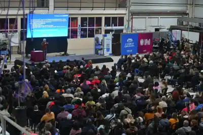 Poggi anunció una beca de $250 mil: quiénes podrán cobrarla y quiénes quedan afuera