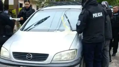 Un nene quedó encerrado en un auto en Jujuy: cómo lograron sacarlo
