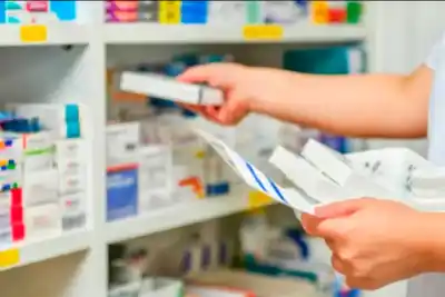 Farmacéuticos: el sueldo de octubre arranca en $2,5 millones y hay un adicional que casi nadie cobra