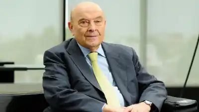 Cavallo respaldó un informe que marca el costo oculto del ajuste: la inversión se derrumbó 10% anual