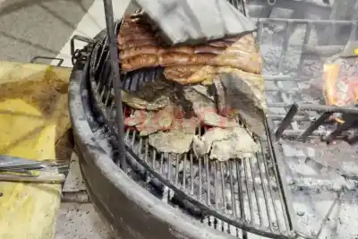 El patio del Puerto Nuevo se llenó de familias y turistas en el cierre de Diseña Paraná