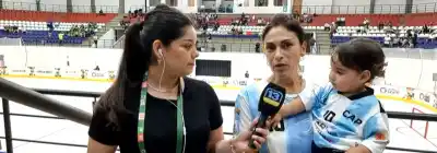 Viajó a Asunción con su nieto en brazos para alentar a dos apellidos que son historia del hockey
