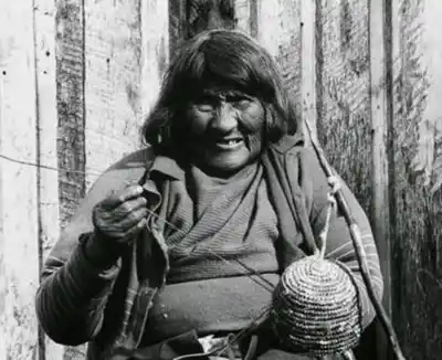 El intendente de Tolhuin celebró el aniversario y omitió un nombre clave: la dura reacción de una concejal selk'nam