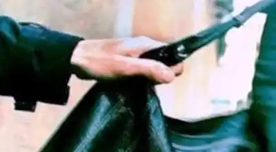 Lo esperó en la esquina, le arrebató la cartera y a las horas ya había hecho un negocio con lo robado