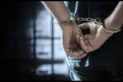 Llegó ebrio a la casa, la mujer se negó a salir y él volvió con un cuchillo en la mano