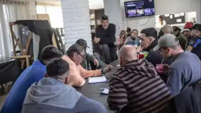 Escribieron sobre fútbol en los refugios y ahora los esperan en la Feria del Libro
