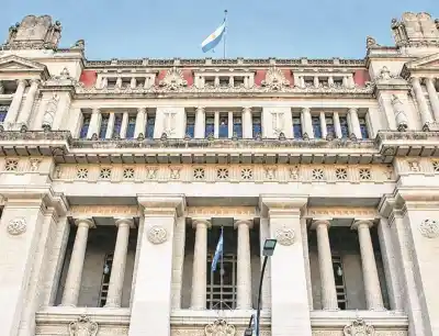 La Corte frena por decreto la venta de tierras a extranjeros y desata una interna feroz