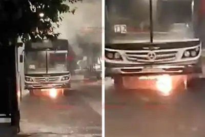 Un colectivo de la 112 se incendió de madrugada en el barrio Ejército Argentino: ¿qué encontraron a bordo?