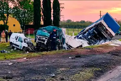 Viajaban a Paraná en una camioneta municipal: un caballo suelto desató la tragedia en Ruta 39