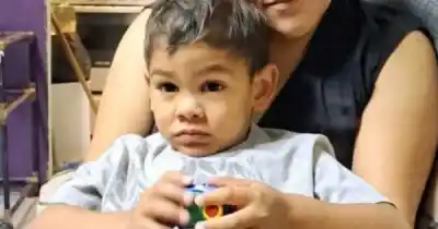 Detienen a la madre y su pareja tras la muerte de un niño de 4 años: las inconsistencias que alarmaron a la Justicia