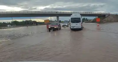 Mendoza bajo el agua: 85 emergencias, granizo y ráfagas de 113 km/h en un solo temporal