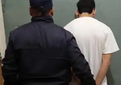 La Policía entró a la casa de Av. Misiones y el hijo terminó detenido