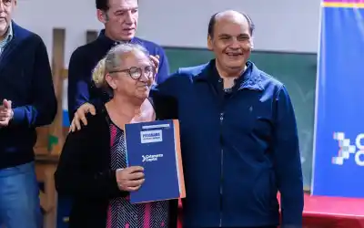 30 años esperando los papeles, y ahora una vecina de Altos de Choya lo cuenta con una frase que lo dice todo