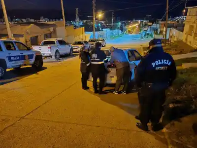 Un control de rutina en Comodoro terminó con dos detenidos y un hallazgo inesperado