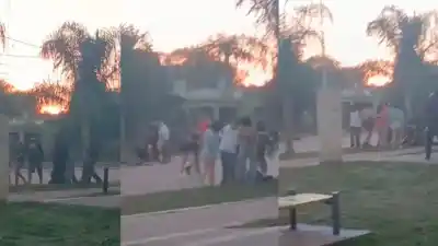 Violenta pelea en la madrugada: lo que captaron las cámaras frente a un centro policial