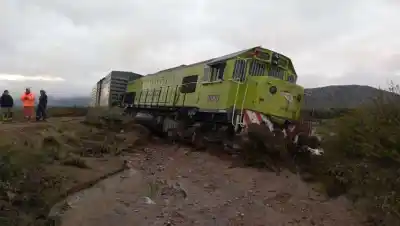 El Tren Patagónico descarriló en la madrugada: 140 pasajeros a bordo y una salida que quedó pendiente