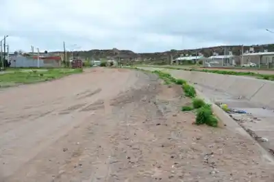 Neuquén suelta el asfalto en el oeste profundo: las cuadras que esperaban los vecinos